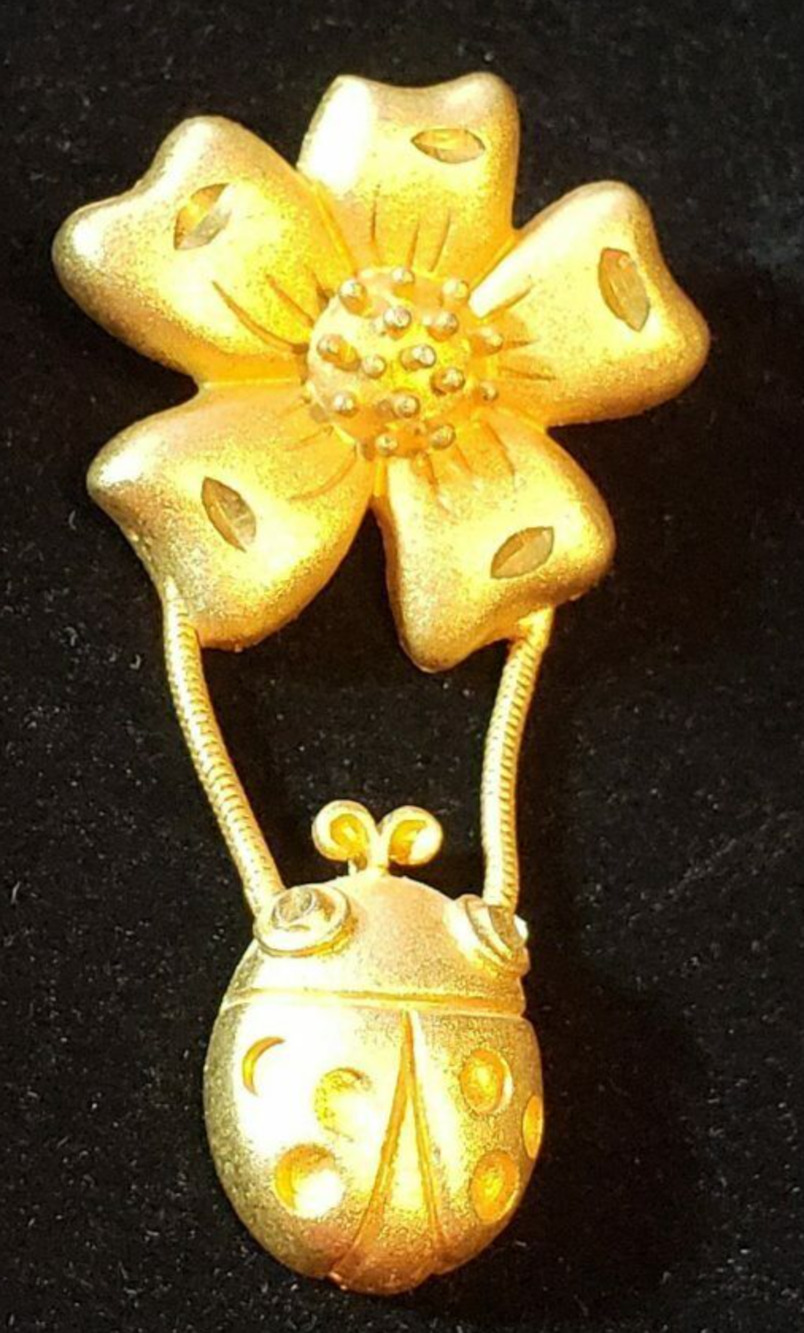 Vintage Ladybug Flower Brooch Pin, Matte Gold-tone 2.25" Figural ab1-65
